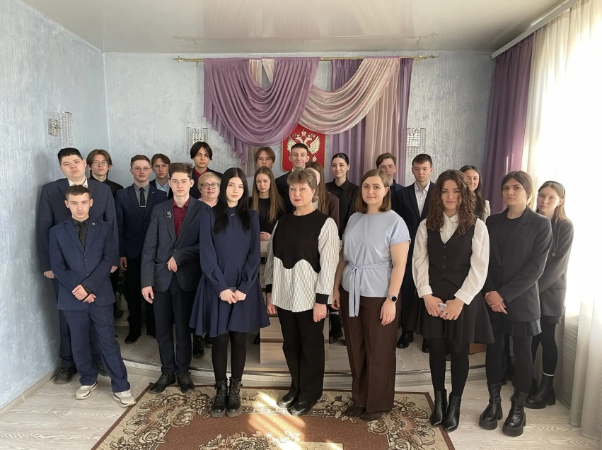 Старшеклассникам Шилки показали старинные метрические книги, датированные 1929 годом